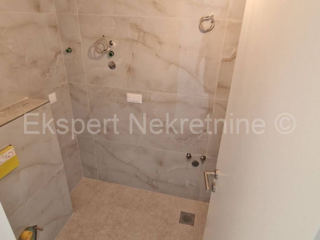Stan u novogradnji, Prodaja, Okrug, Okrug Gornji