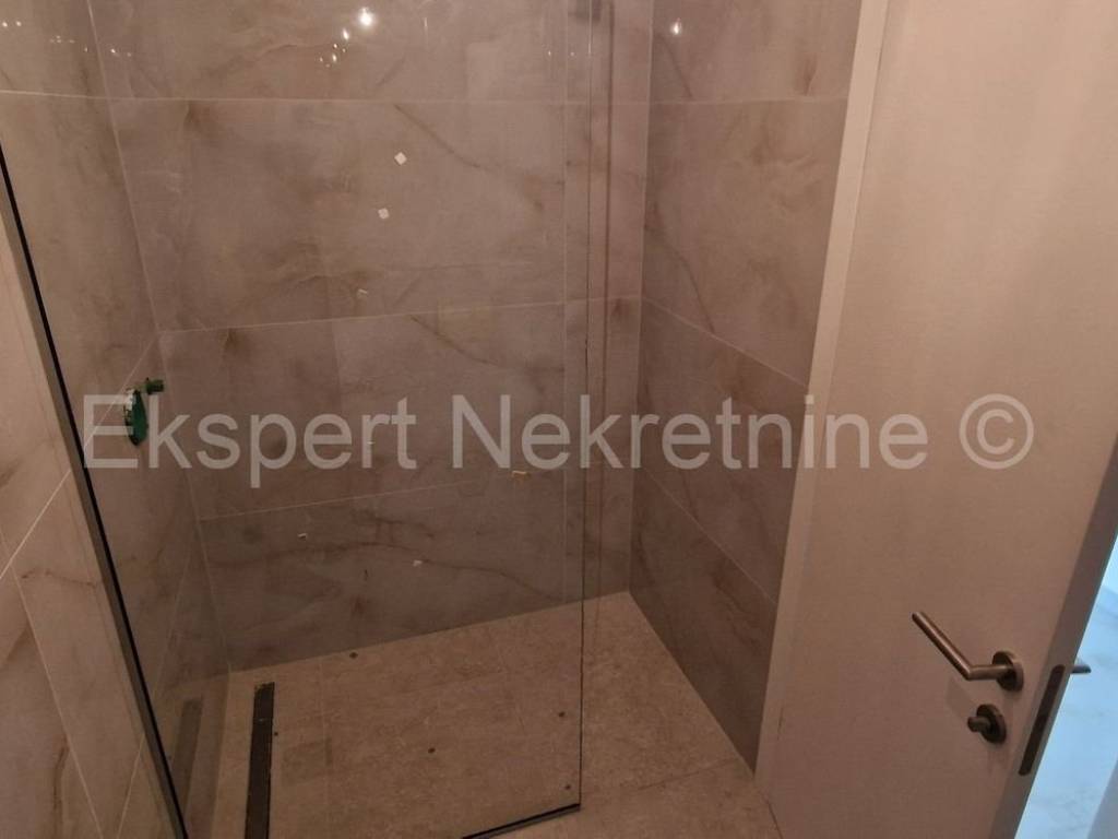 Stan u novogradnji, Prodaja, Okrug, Okrug Gornji
