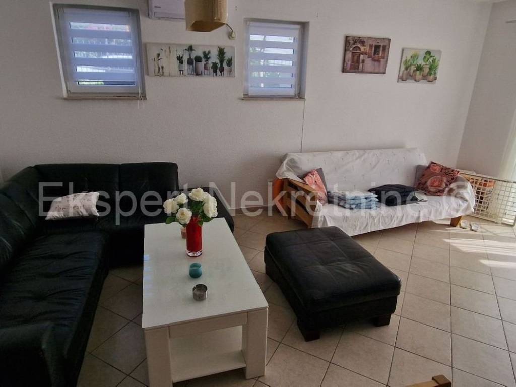 Stan u zgradi, Prodaja, Okrug, Okrug Gornji