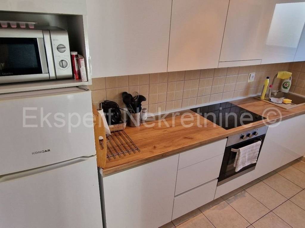 Stan u zgradi, Prodaja, Okrug, Okrug Gornji