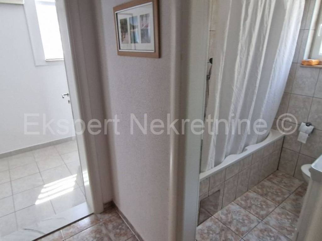 Stan u zgradi, Prodaja, Okrug, Okrug Gornji