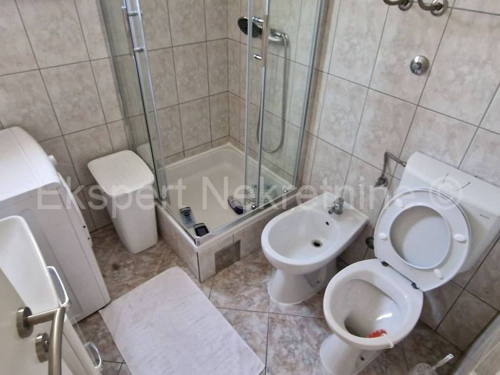 Stan u zgradi, Prodaja, Okrug, Okrug Gornji