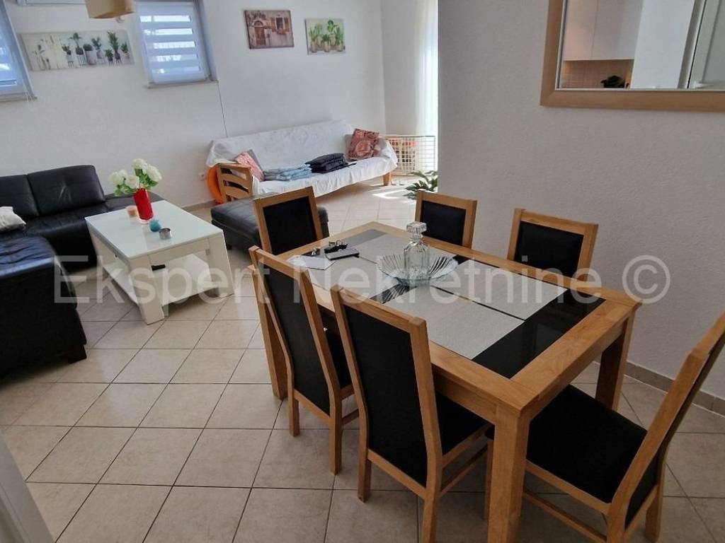 Stan u zgradi, Prodaja, Okrug, Okrug Gornji