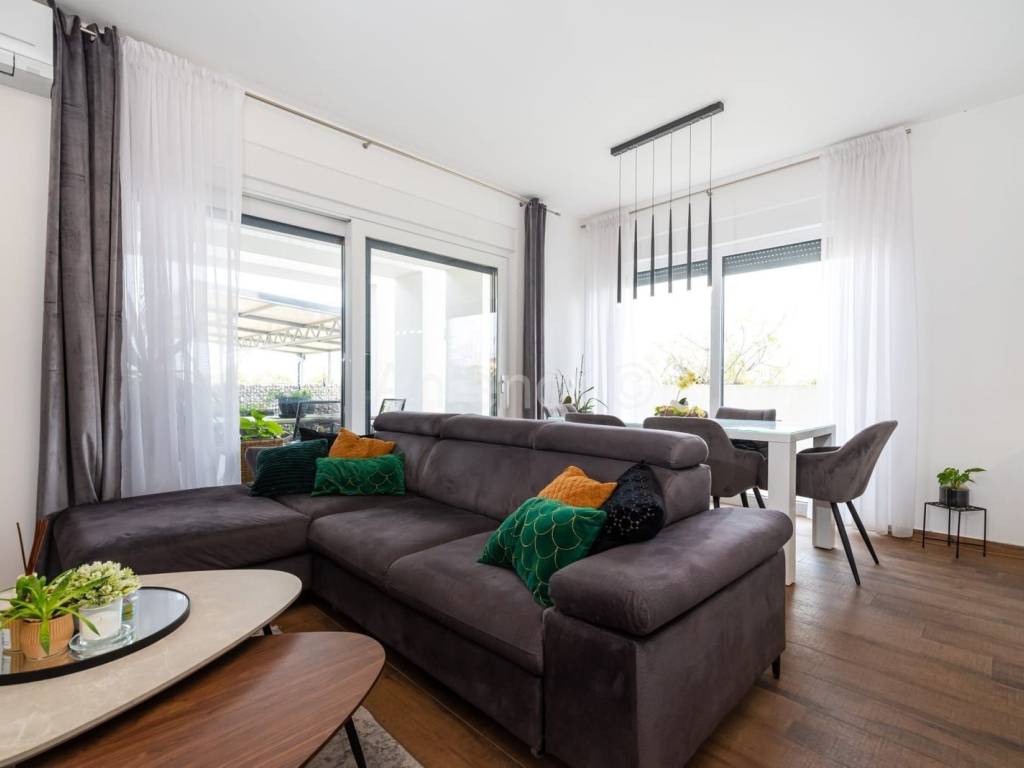 Apartman s okućnicom, Prodaja, Nin, Zaton