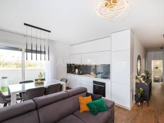 Apartman s okućnicom, Prodaja, Nin, Zaton