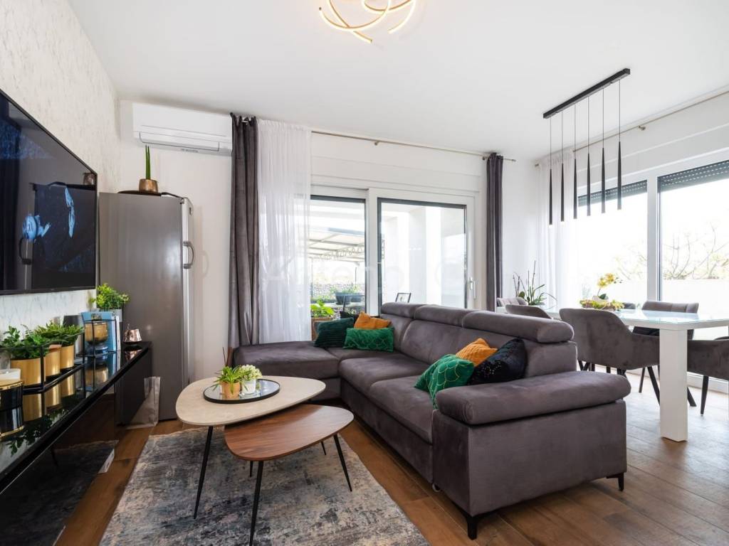 Apartman s okućnicom, Prodaja, Nin, Zaton