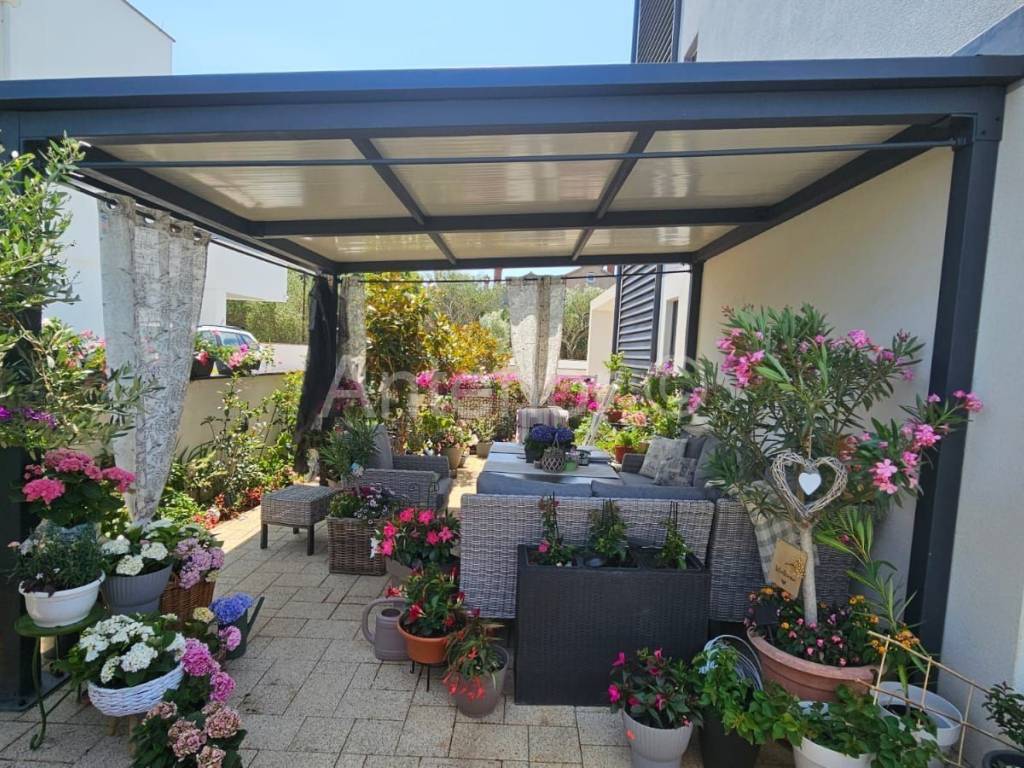 Apartman s okućnicom, Prodaja, Nin, Zaton