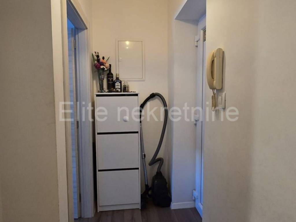 Stan u starijoj zgradi, Najam, Rijeka, Zapad