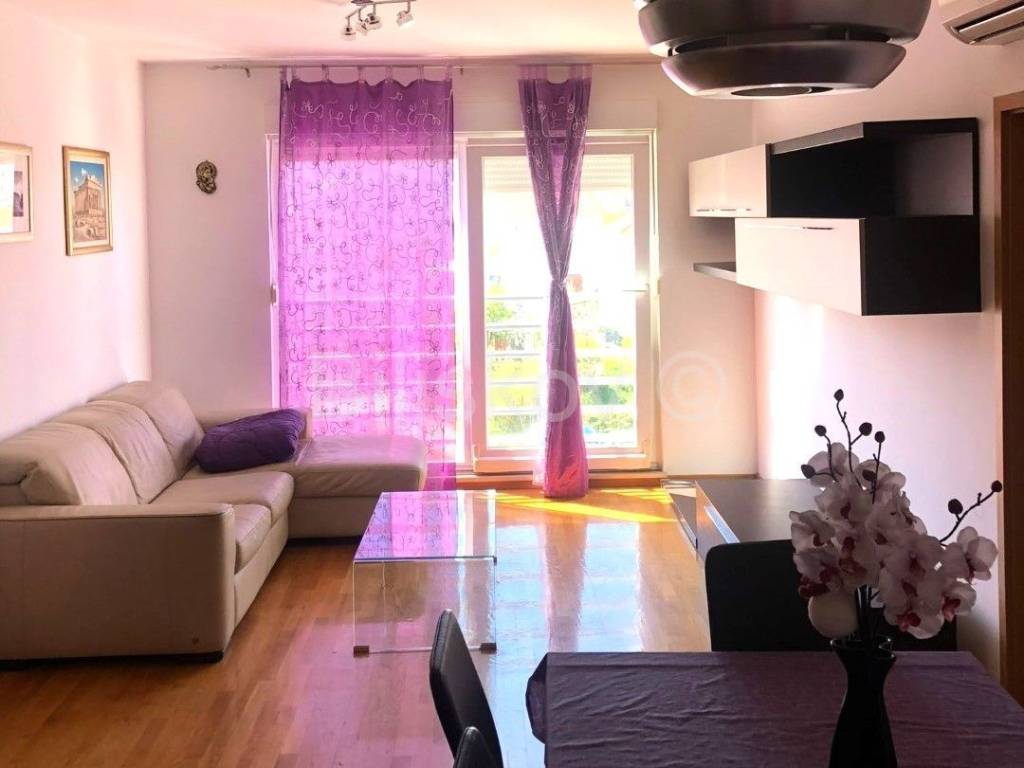 Stan u zgradi, Najam, Split, Split