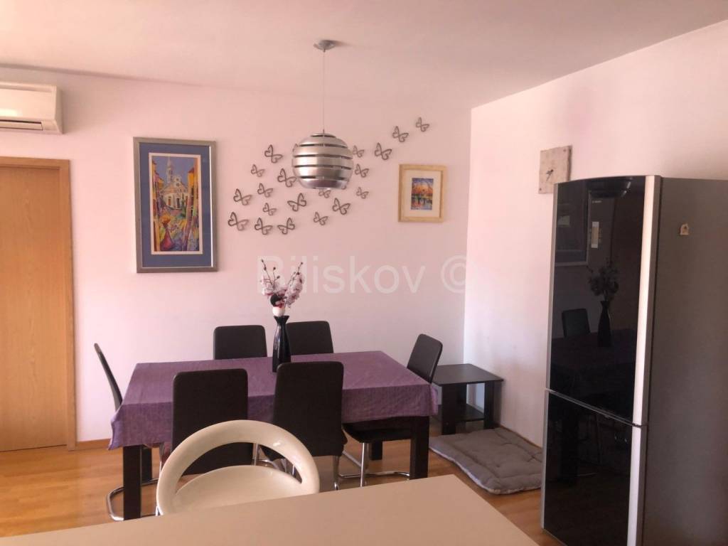 Stan u zgradi, Najam, Split, Split