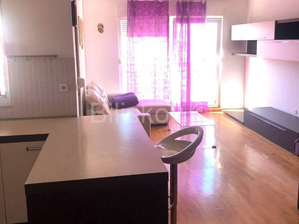 Stan u zgradi, Najam, Split, Split