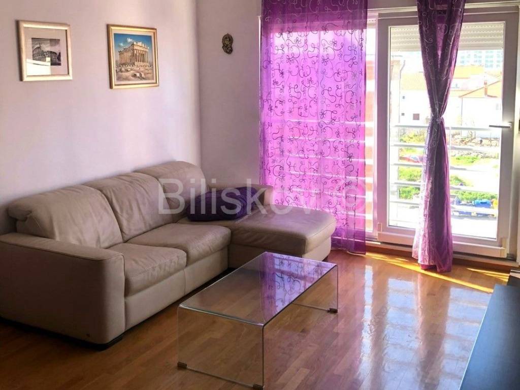 Stan u zgradi, Najam, Split, Split