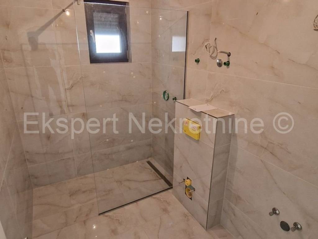 Stan u novogradnji, Prodaja, Okrug, Okrug Gornji