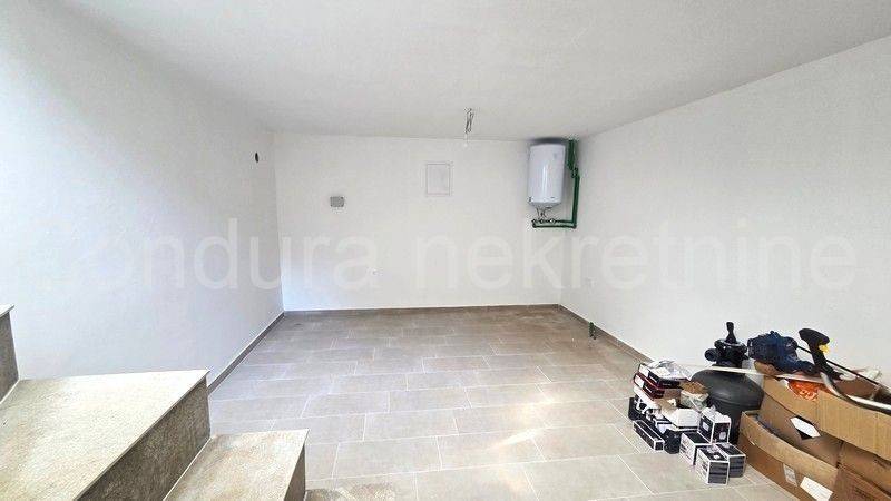 Stan u urbanoj vili, Prodaja, Nin, Zaton