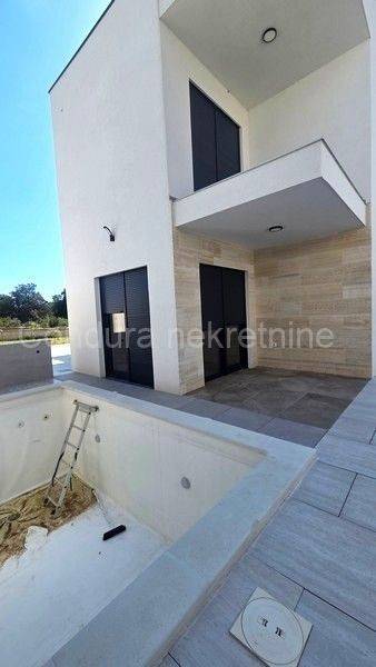 Stan u urbanoj vili, Prodaja, Nin, Zaton