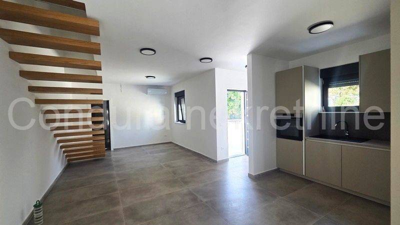 Stan u urbanoj vili, Prodaja, Nin, Zaton