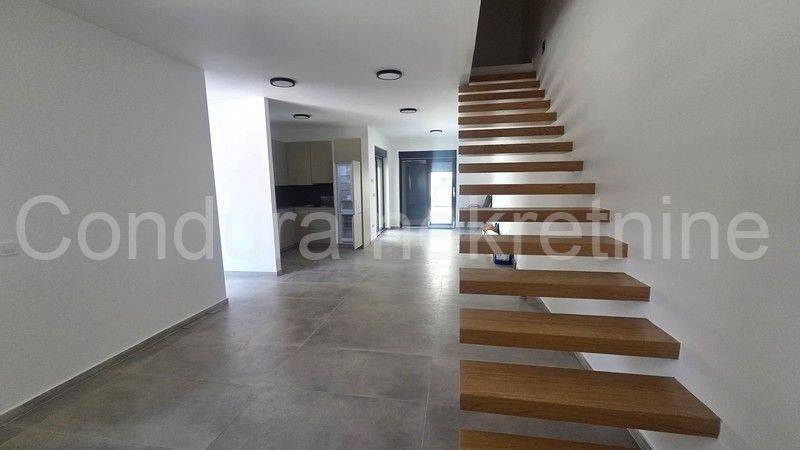 Stan u urbanoj vili, Prodaja, Nin, Zaton