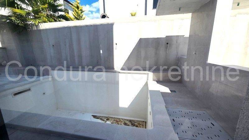 Stan u urbanoj vili, Prodaja, Nin, Zaton