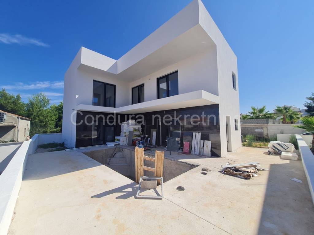 Vila, Prodaja, Vir, Vir