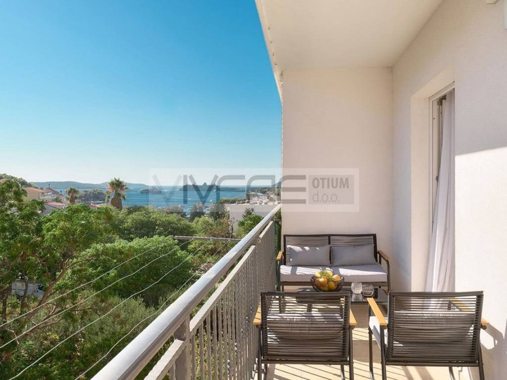 Pogled na more s balkona