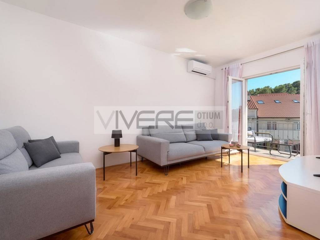 Dnevni boravak s balkonom