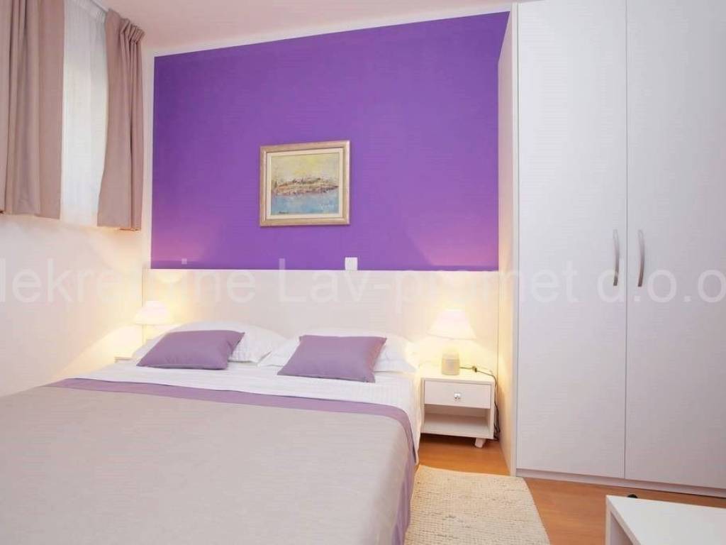Stan u zgradi, Najam, Split, Split