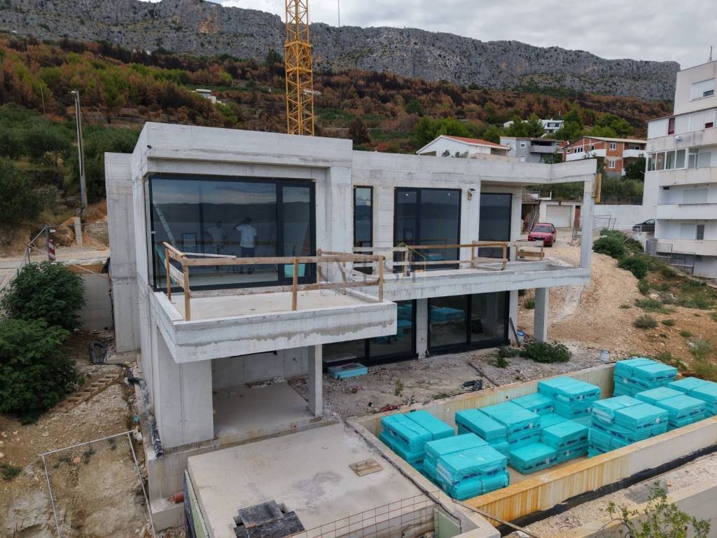 Luksuzna vila, Prodaja, Dugi rat, Jesenice