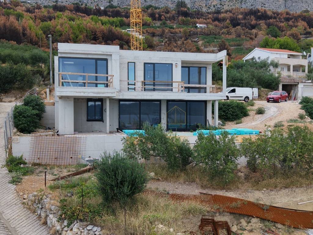 Luksuzna vila, Prodaja, Dugi rat, Jesenice