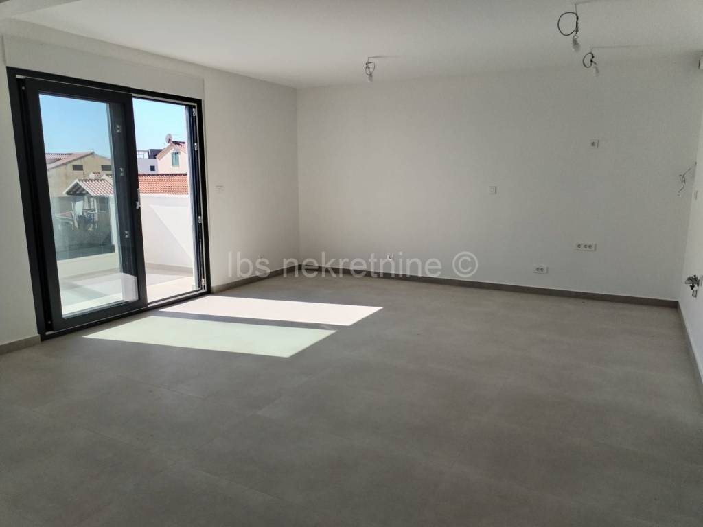 Stan u novogradnji, Prodaja, Okrug, Okrug Gornji