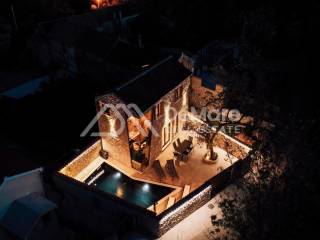 Kamena kuca, Prodaja, Privlaka, Privlaka