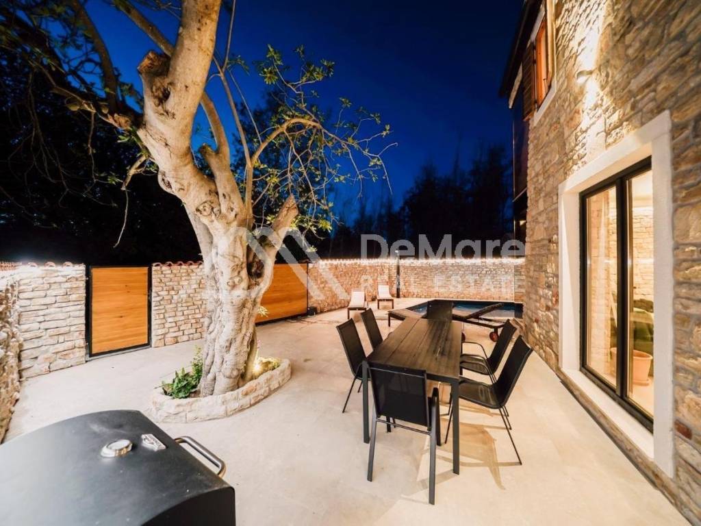 Kamena kuca, Prodaja, Privlaka, Privlaka