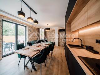 Kamena kuca, Prodaja, Privlaka, Privlaka