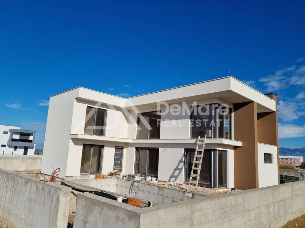 Luksuzna vila, Prodaja, Privlaka, Privlaka