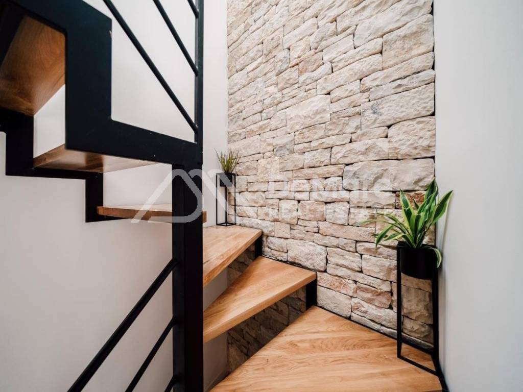 Kamena kuca, Prodaja, Privlaka, Privlaka