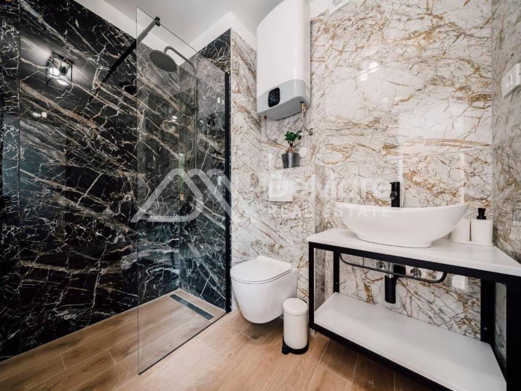 Kamena kuca, Prodaja, Privlaka, Privlaka