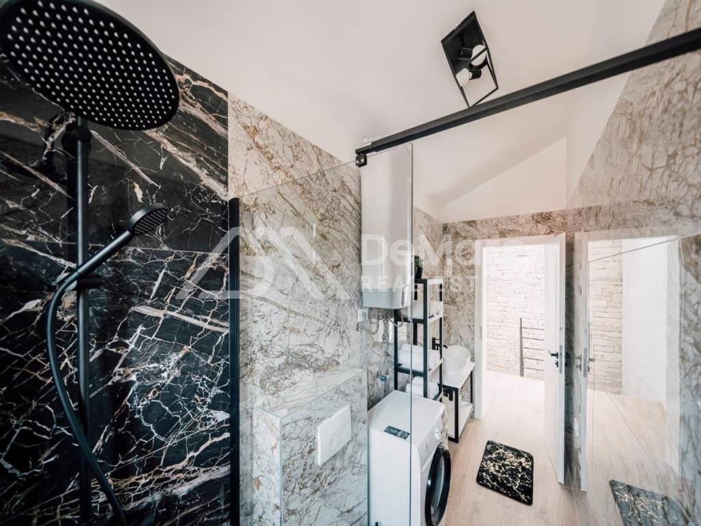 Kamena kuca, Prodaja, Privlaka, Privlaka