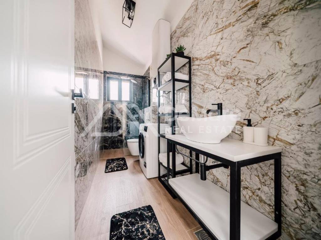 Kamena kuca, Prodaja, Privlaka, Privlaka