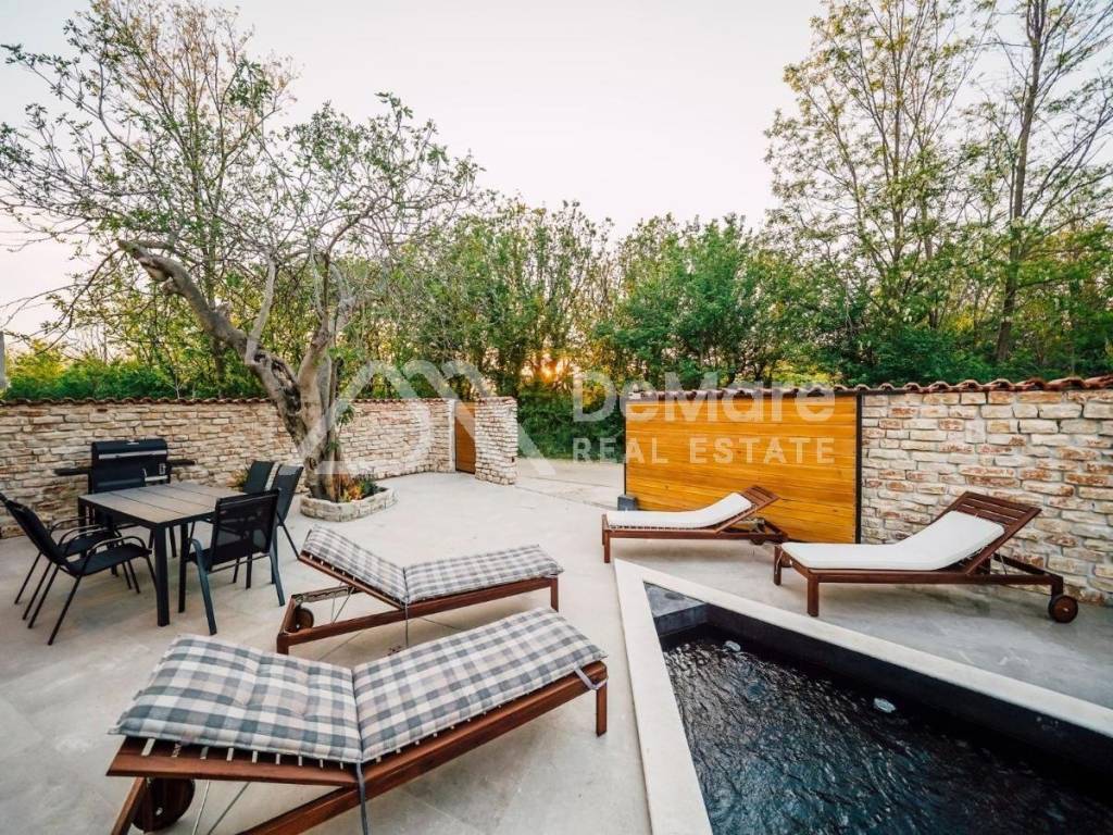 Kamena kuca, Prodaja, Privlaka, Privlaka