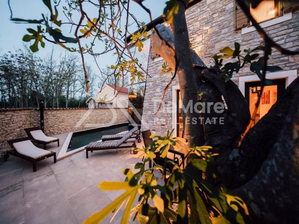 Kamena kuca, Prodaja, Privlaka, Privlaka