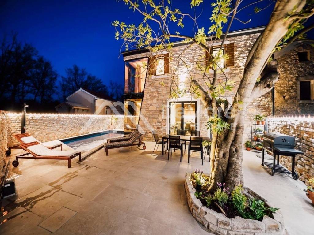 Kamena kuca, Prodaja, Privlaka, Privlaka