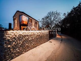 Kamena kuca, Prodaja, Privlaka, Privlaka