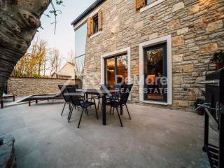 Kamena kuca, Prodaja, Privlaka, Privlaka