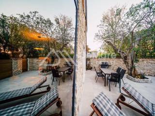 Kamena kuca, Prodaja, Privlaka, Privlaka