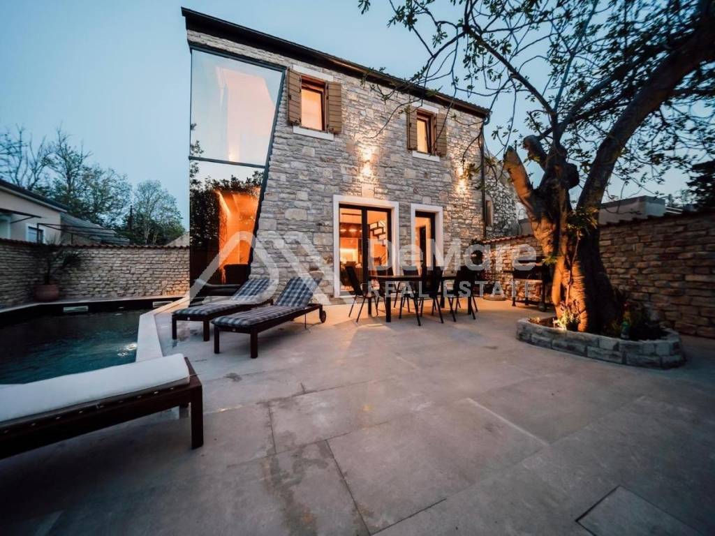 Kamena kuca, Prodaja, Privlaka, Privlaka