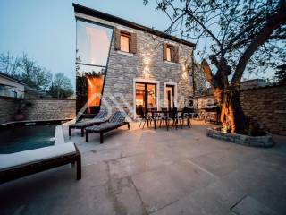 Kamena kuca, Prodaja, Privlaka, Privlaka