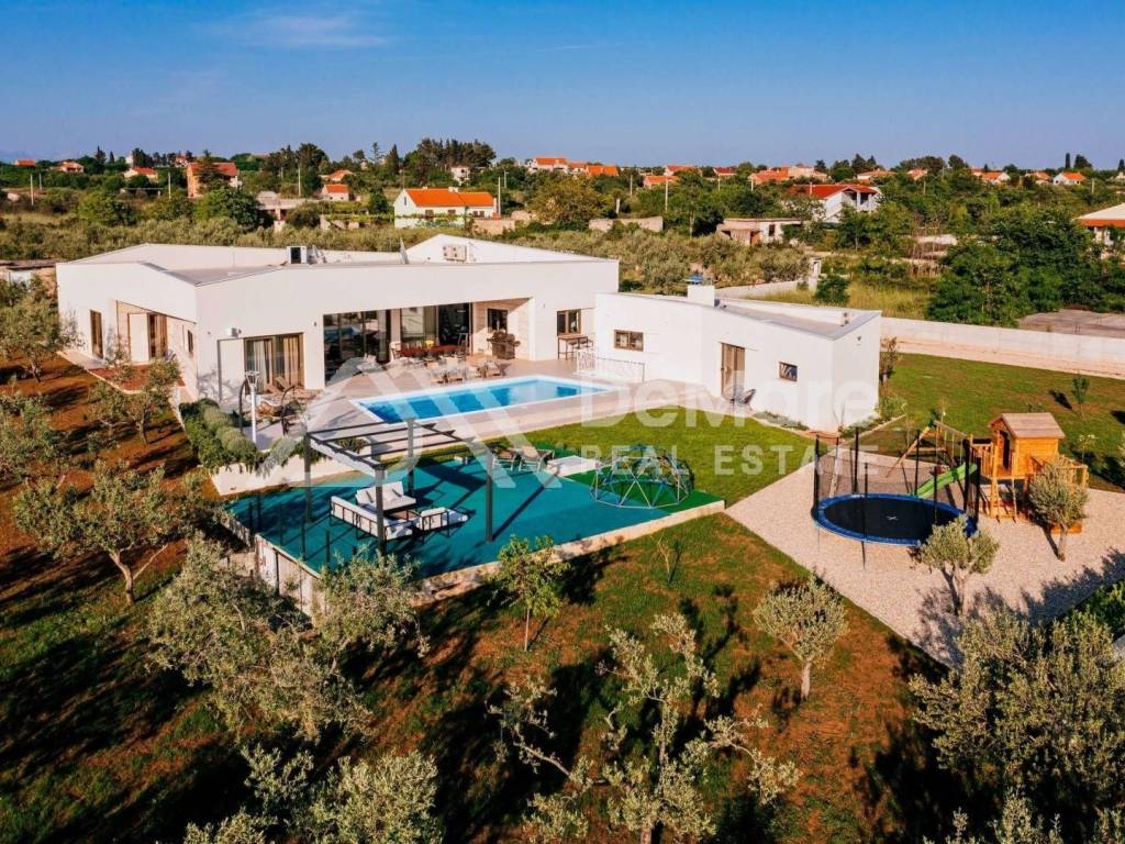 Luksuzna vila, Prodaja, Zemunik donji, Smokovic