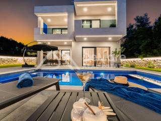 Vila, Prodaja, Privlaka, Privlaka