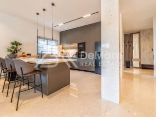 Vila, Prodaja, Privlaka, Privlaka