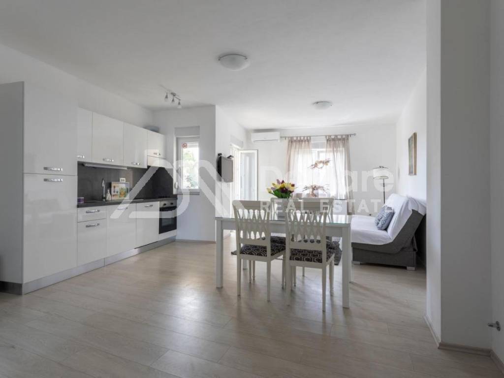 Apartman na moru, Prodaja, Nin, Zaton