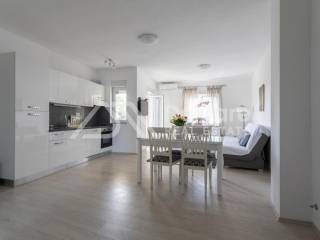 Apartman na moru, Prodaja, Nin, Zaton